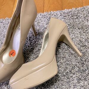 Guess nude heel